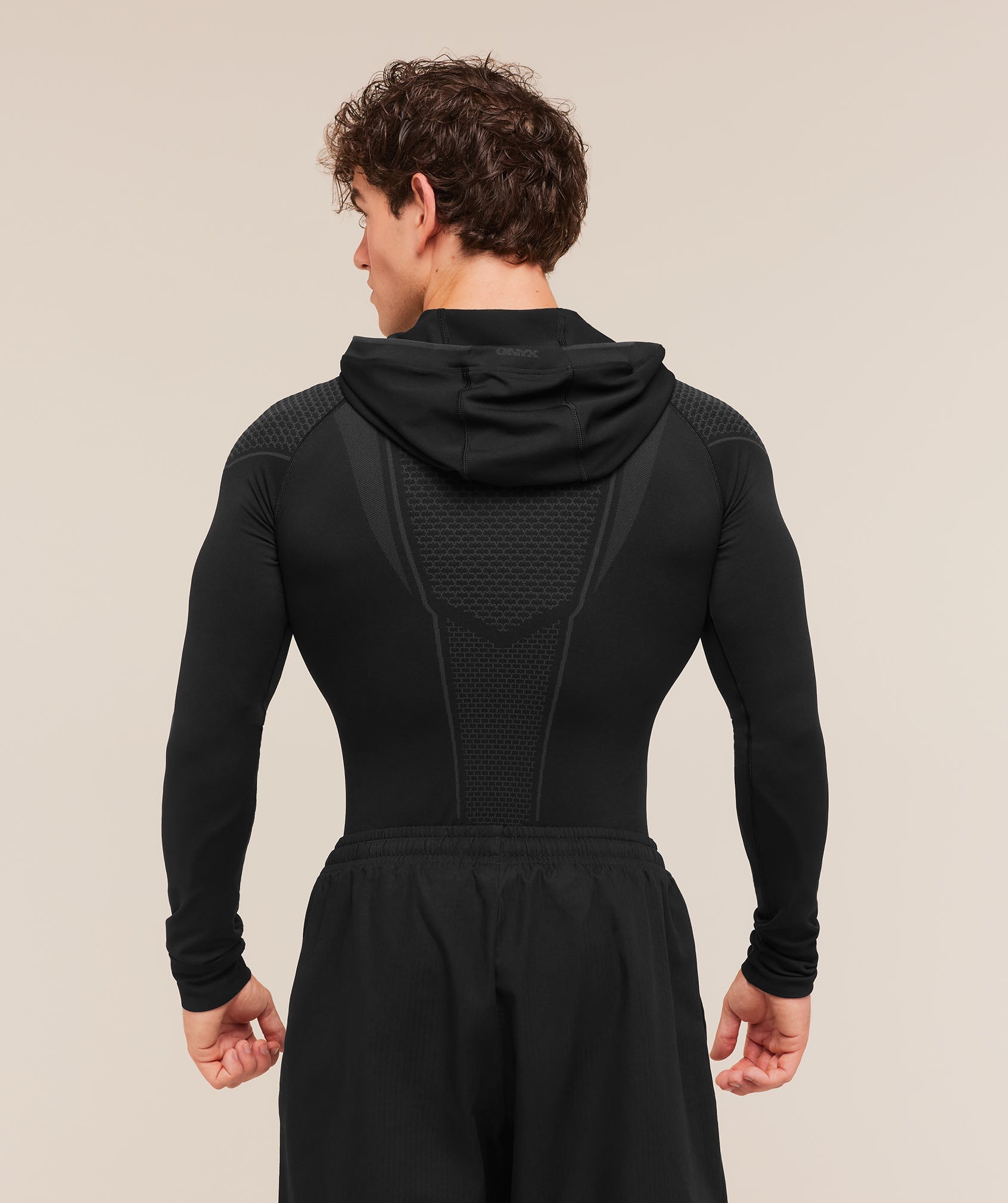 Playera Hoodie Onyx V1 - Gymshark