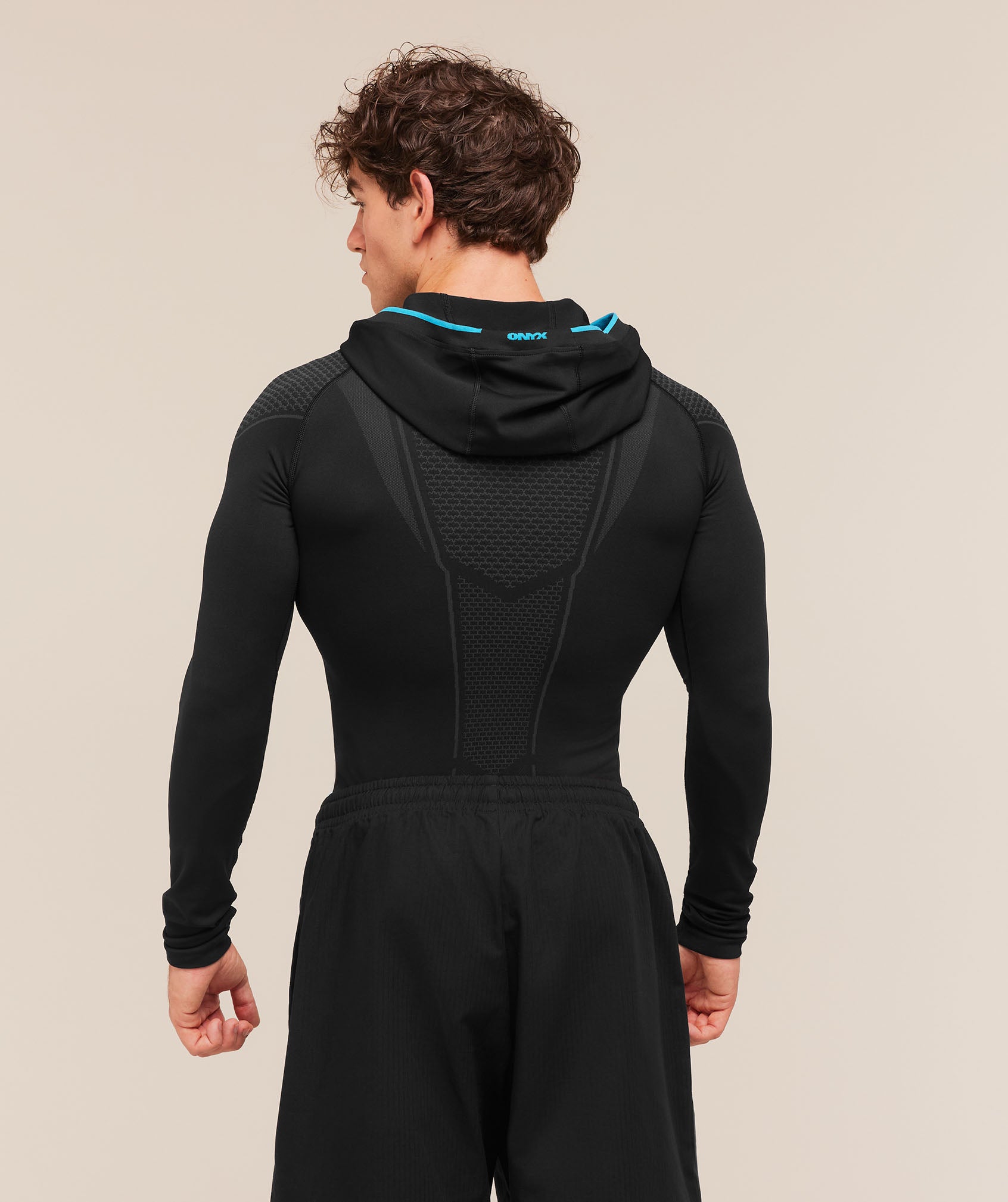 Playera Hoodie Onyx V1 - Gymshark