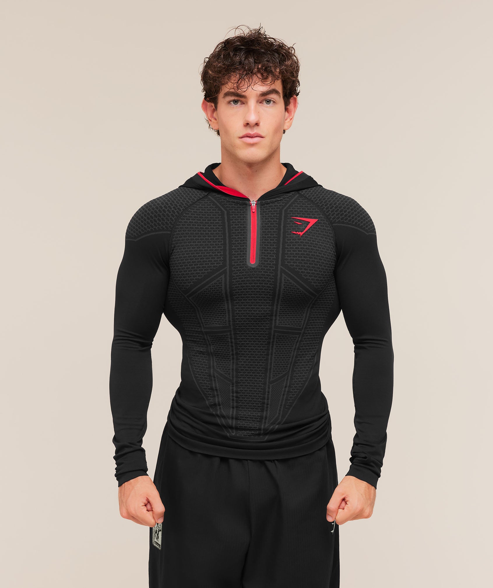 Playera Hoodie Onyx V1 - Gymshark