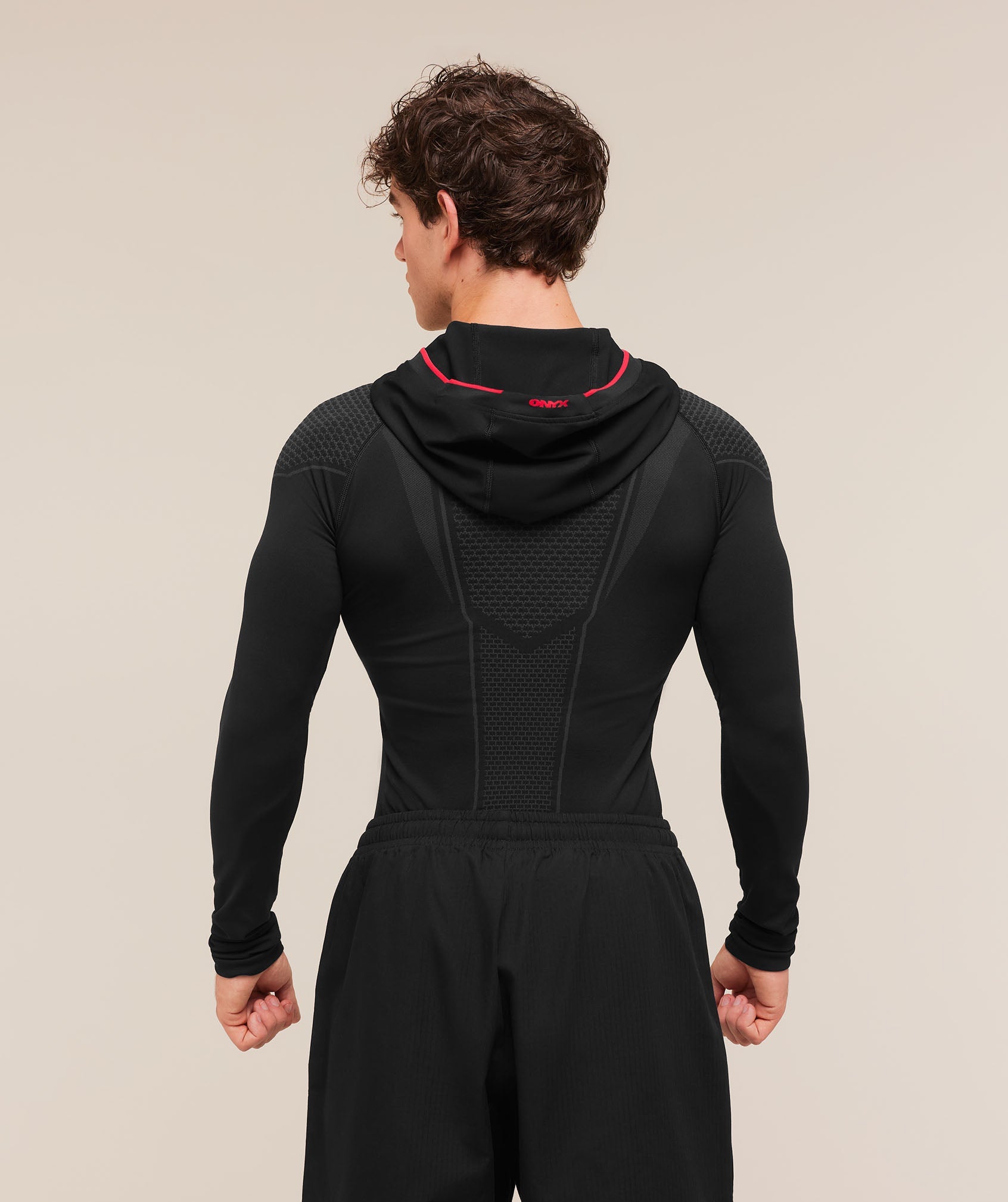 Playera Hoodie Onyx V1 - Gymshark